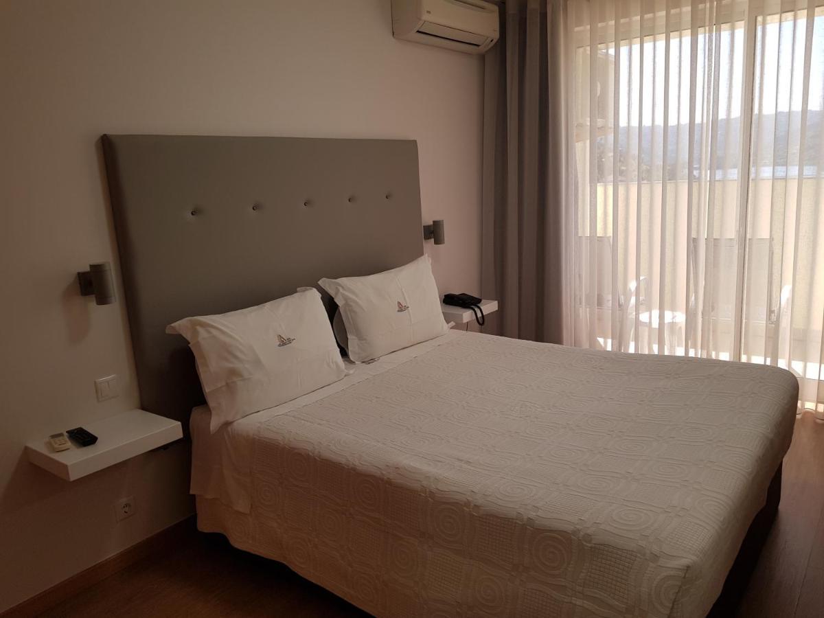 Hotel Lagoa Azul Do Герес Экстерьер фото