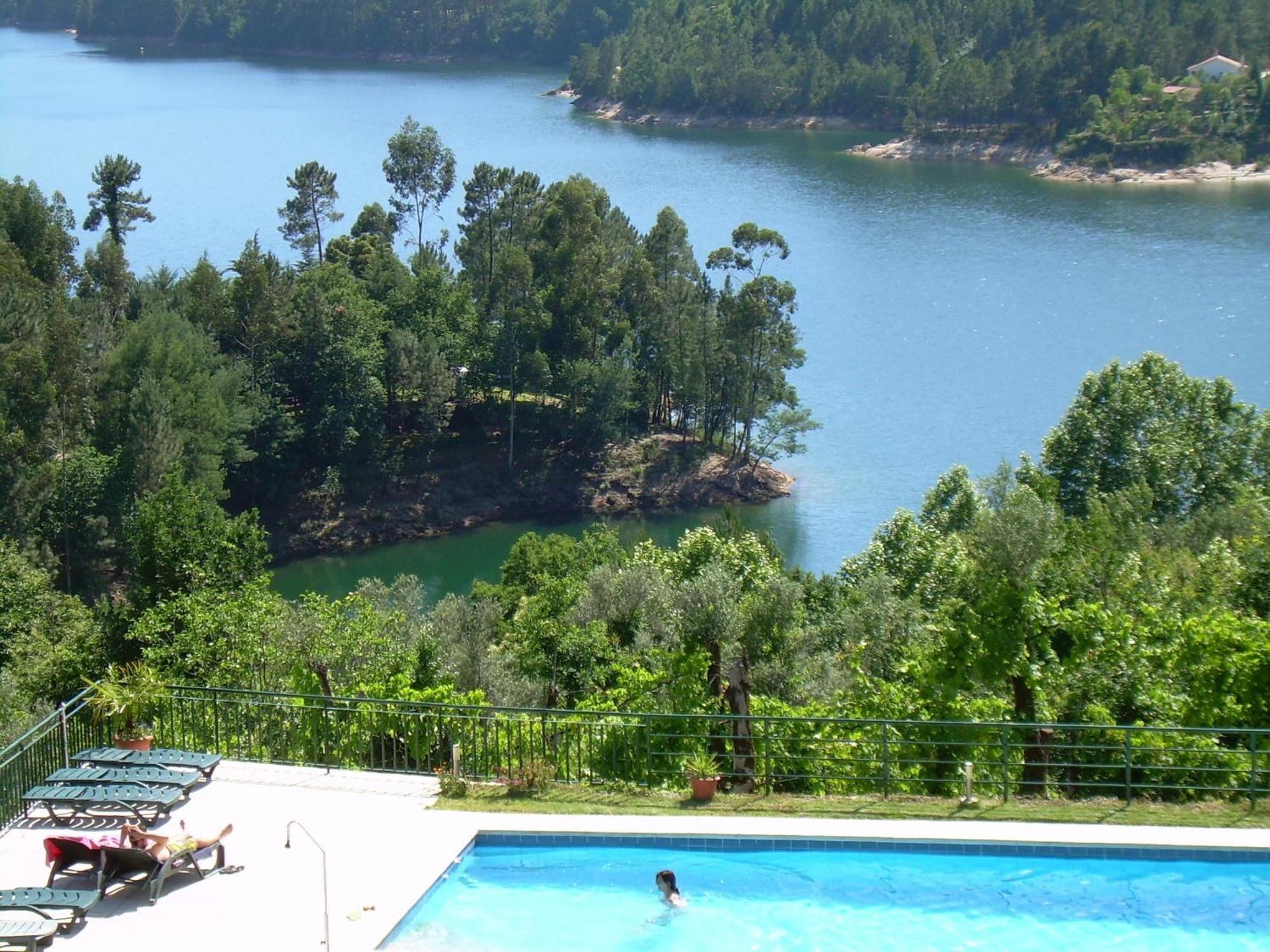 Hotel Lagoa Azul Do Герес Экстерьер фото