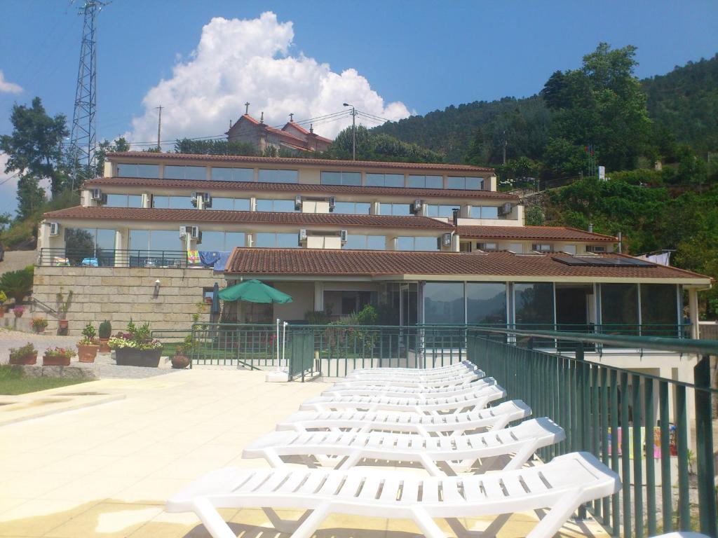 Hotel Lagoa Azul Do Герес Экстерьер фото